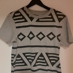 Men’s sz S Bevel Tee